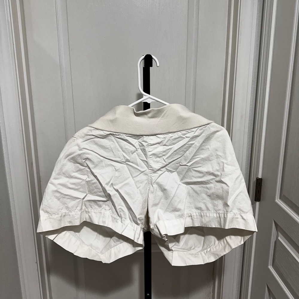Liz Lange maternity xxl white stretchy shorts